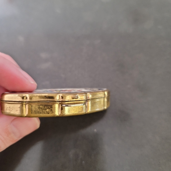 Vintage Stratton Floral Pill/Solid Purfume Case - Picture 4 of 12